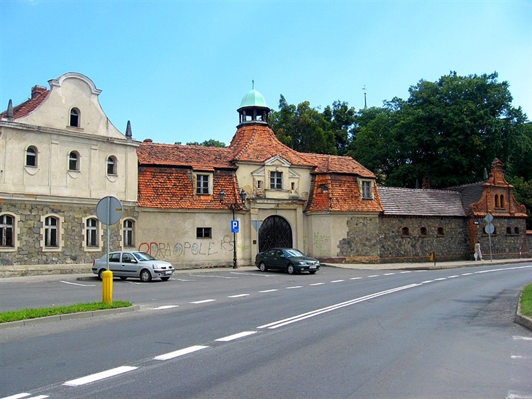 Niemodlin Zamek (XIV w.). Atrakcje turystyczne Niemodlina. Ciekawe
