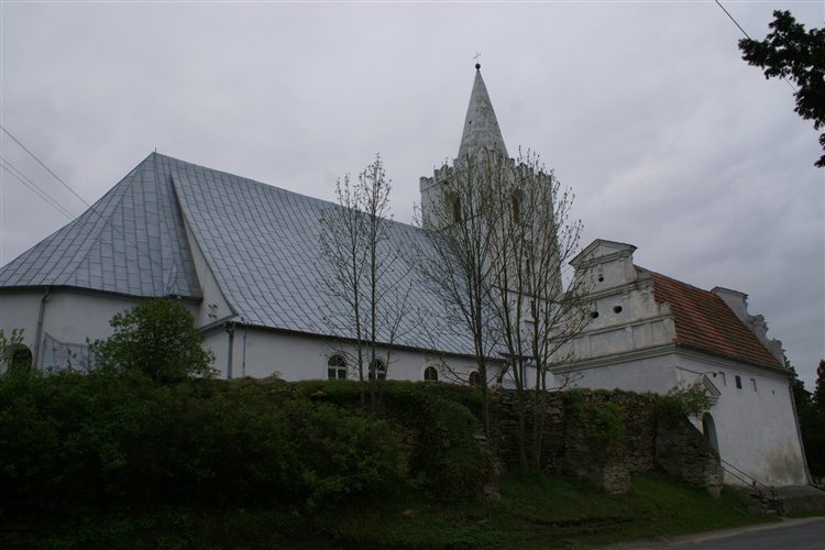Doboszowice Kościół św. Mikołaja (XIII w.). Atrakcje turystyczne
