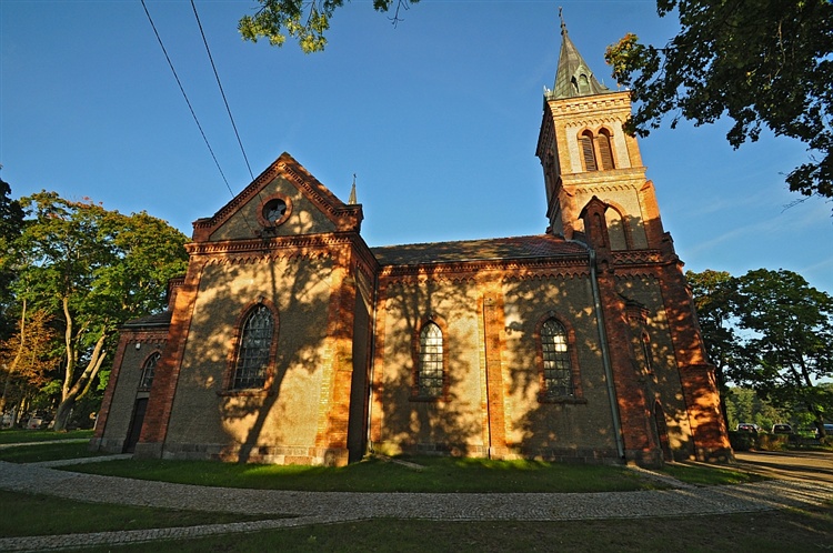 Soczewka Kościół neogotycki. Atrakcje turystyczne Soczewki. Ciekawe