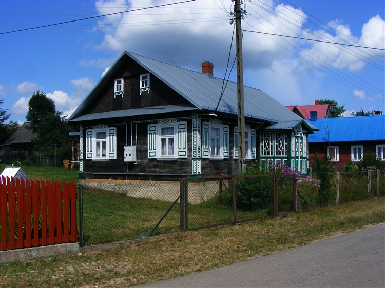 Kaniuki Drewniane budynki (XIX/XX w.). Atrakcje turystyczne Kaniuki