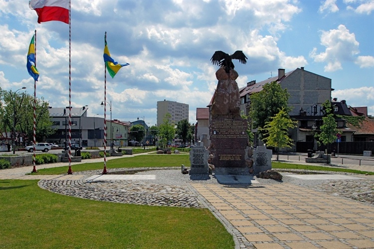 Ostrołęka Pomnik ofiar terroru komunistycznego. Atrakcje turystyczne