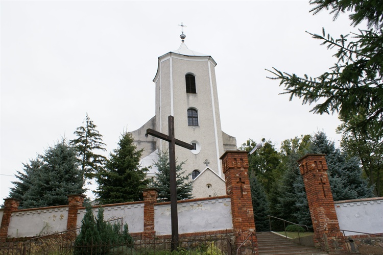 Szklary Późnobarokowy kościół św. Michała Archanioła (17521765