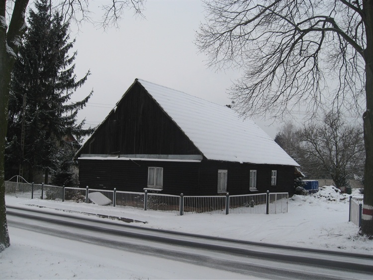 Stary Tomyśl Najstarszy budynek we wsi. Atrakcje turystyczne Starego