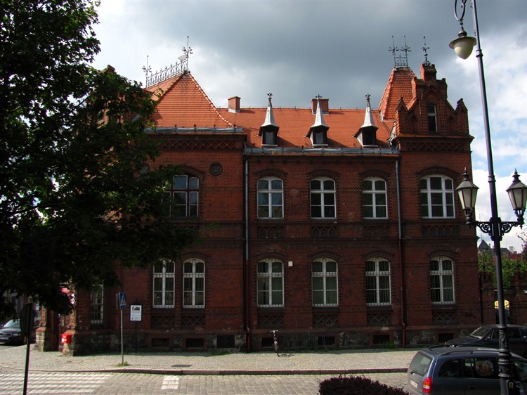 Strzelin Zabytkowy budynek poczty. Atrakcje turystyczne Strzelina