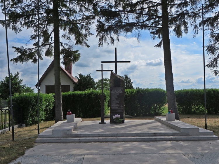 Szymankowo Pomnik bohaterskich celników i kolejarzy.... Atrakcje