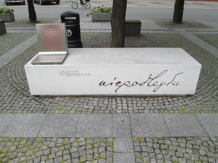 Pleszew Ławka Niepodległości. Atrakcje turystyczne Pleszewa. Ciekawe