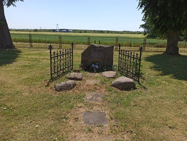 Smętowo Graniczne Pomnik pamięci ewangelików.. Atrakcje turystyczne